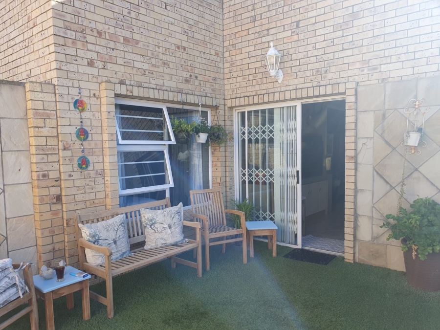 3 Bedroom Property for Sale in Wavecrest Eastern Cape